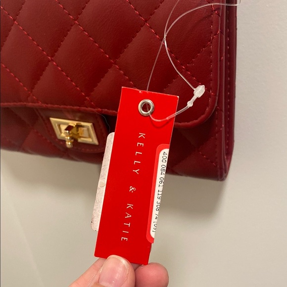 NWT Quilted Red Chain Shoulder Bag - Picture 6 of 9